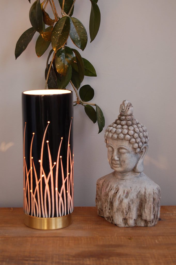 Elegant lamp with leaf pattern and statue